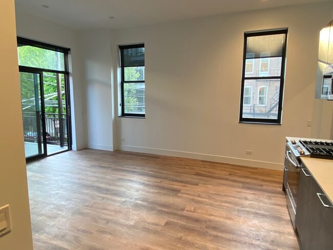 Building Photo - 1900 W North Ave