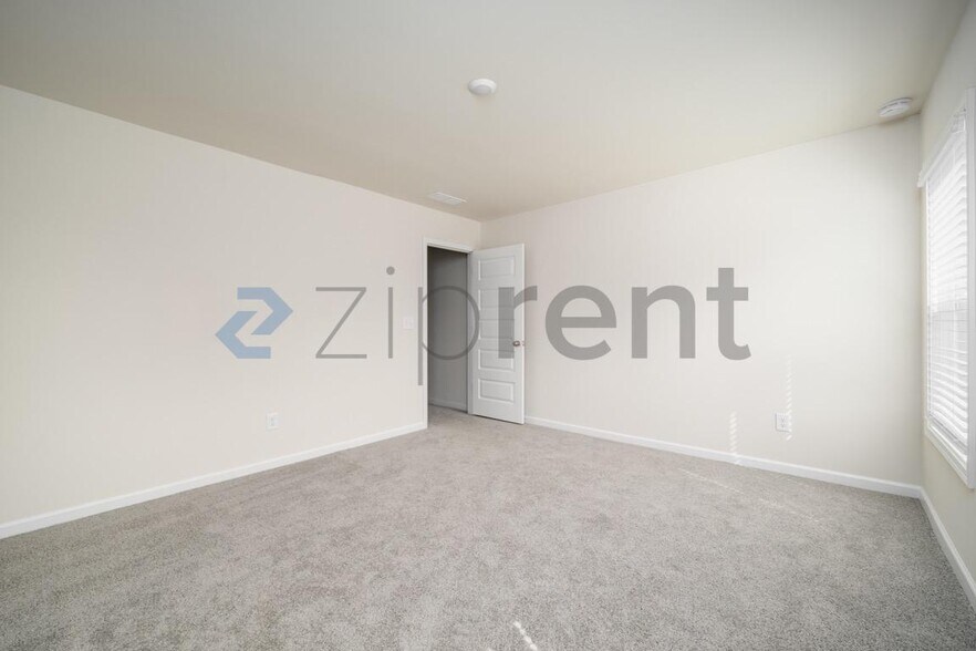 Building Photo - Unit Unit 4