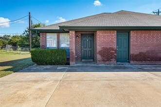 Building Photo - 2549 E Renfro St