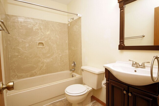 Building Photo - Waterfront Townhome in Central Niceville