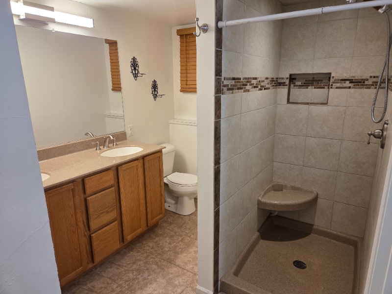 Building Photo - 1871 Shumway Ave