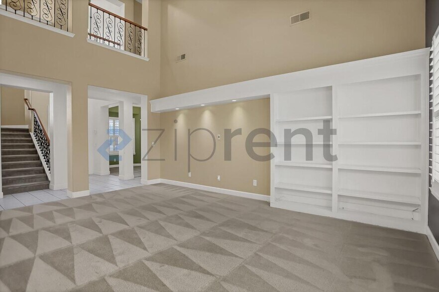 Building Photo - Unit