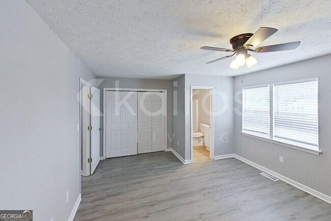 Building Photo - 205 Fawn Dr