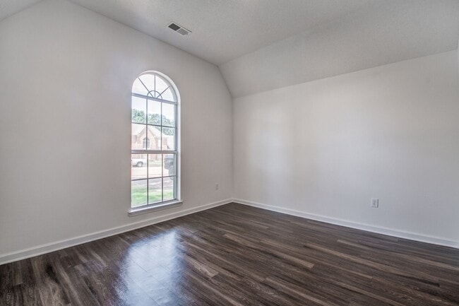 Building Photo - 5624 Annandale Dr