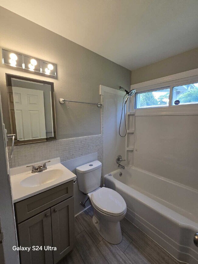 Building Photo - 8318 Woodhurst Dr