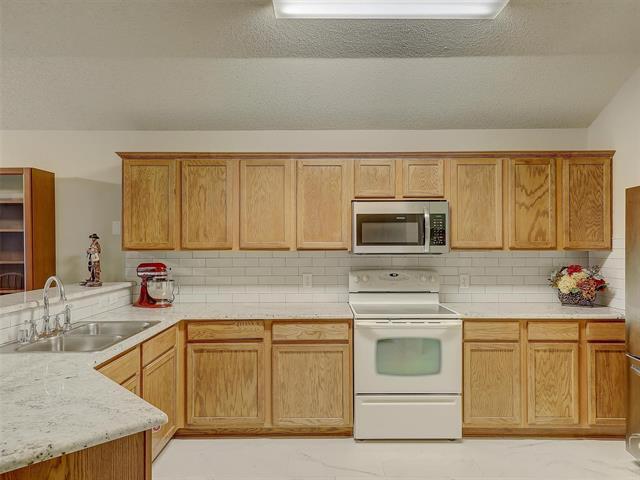Building Photo - 9912 Carter Dr