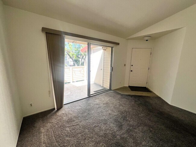 Building Photo - 1018 Cedar Gables Dr