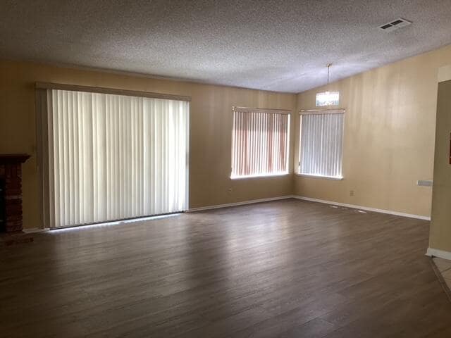 Building Photo - 4660 Grandview Dr