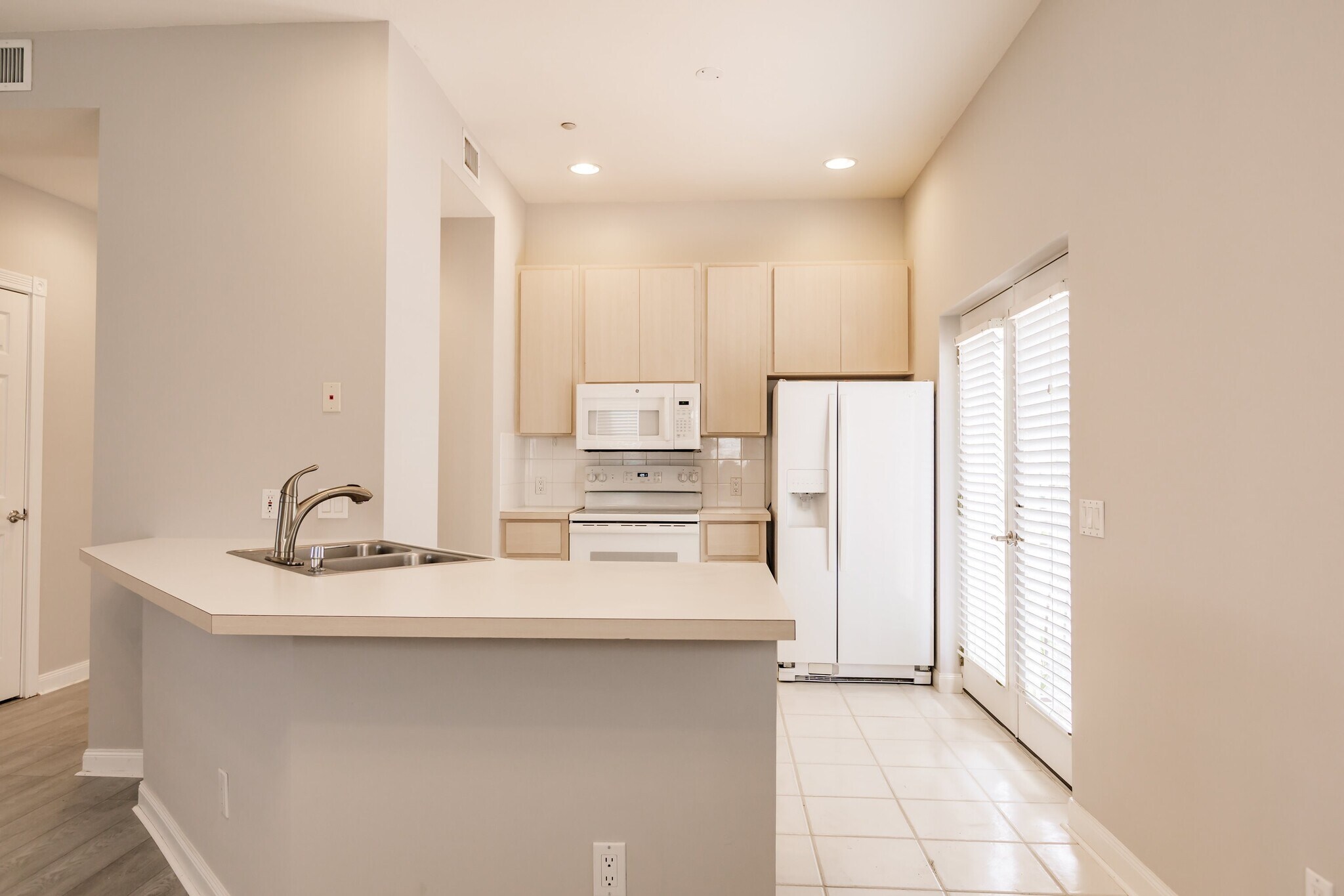 Building Photo - 3150 Village Walk Cir