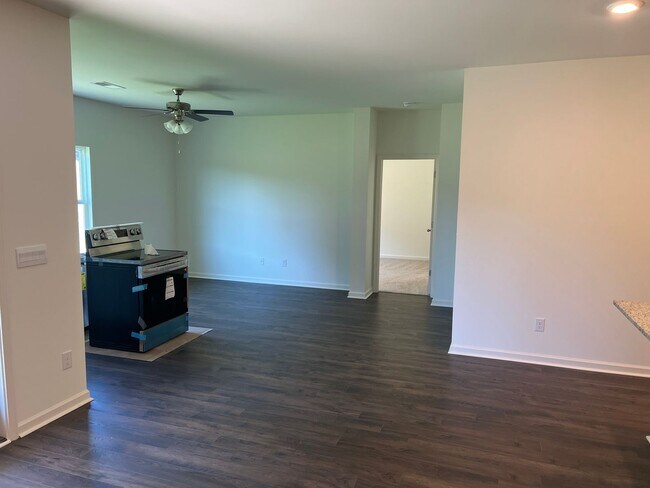 Building Photo - Newer 4BR / 2BA One-Level Home – Granite, Stainless Appliances, Large Backyard, Cul-de-Sac