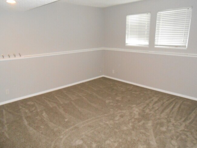 Building Photo - Spacious 4 Bed/2 Bath Home in Loveland
