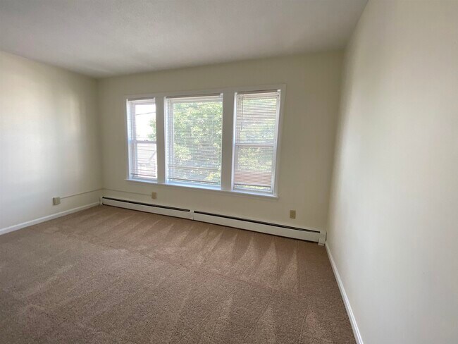 Building Photo - 133 Second St