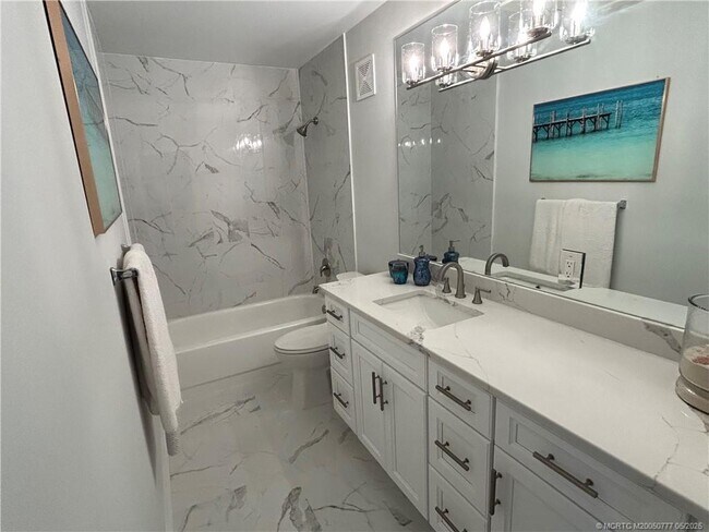 Building Photo - 2807 SW Lakemont Pl