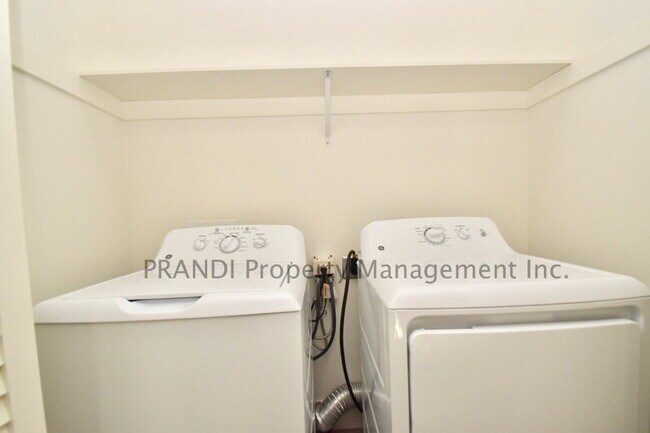 Building Photo - 107 G St