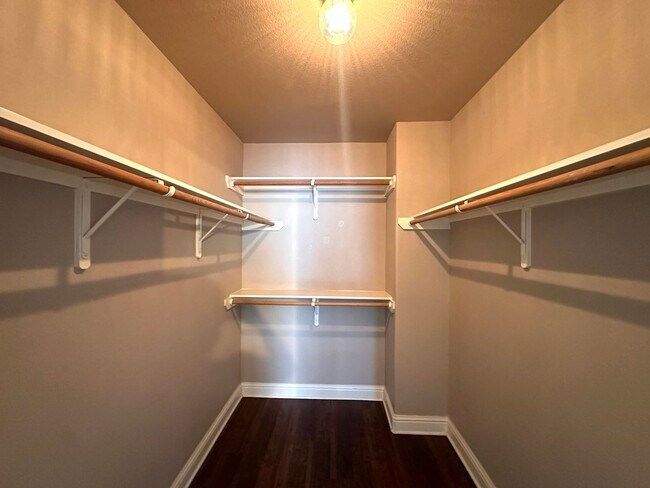 Building Photo - 506 Delmar Ave