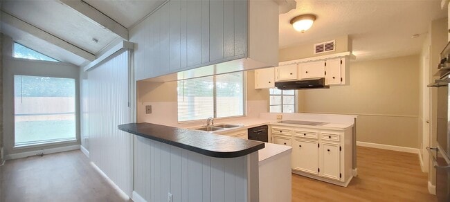 Building Photo - 10635 Tenneta Dr