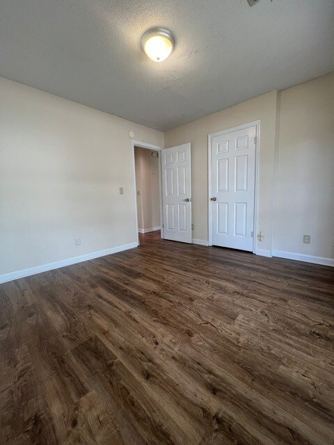 Building Photo - 905 E Estates Blvd