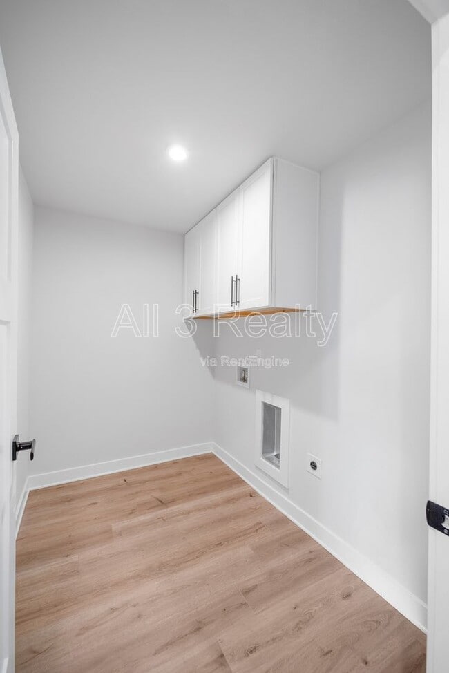 Building Photo - 533 Daffodil Ln