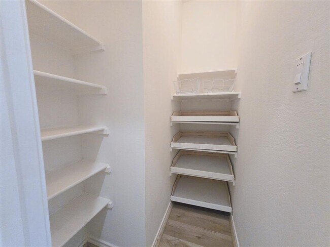 Building Photo - 6415 Taimer Ct