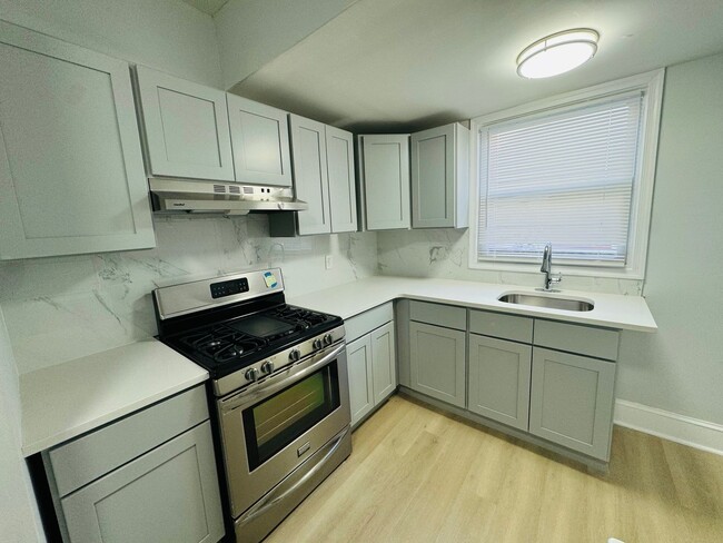 Building Photo - Remodeled 3b/1b House in South Philly! Section 8 Only