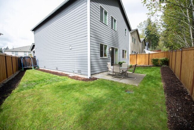 Building Photo - Nearly New Dupont Home 3bed and 2.5 Bath 1940 sq ft