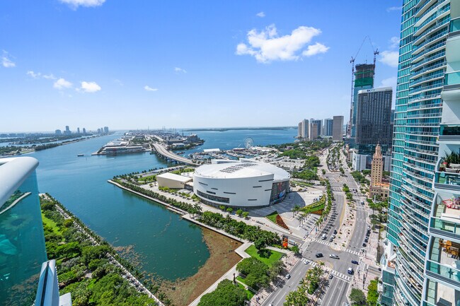 Building Photo - 900 Biscayne Blvd