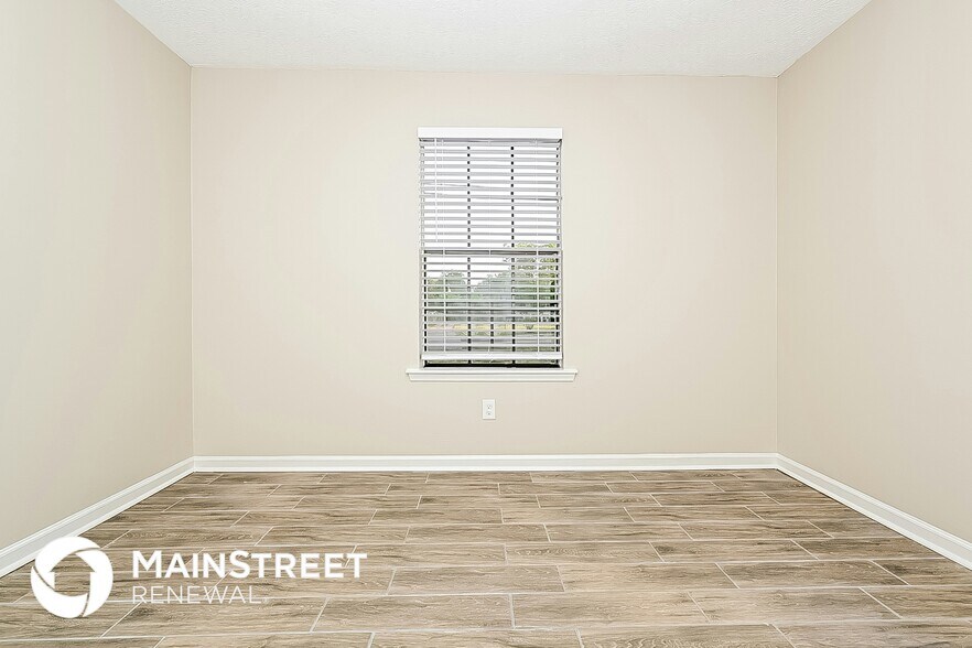 Building Photo - 5704 Phillips Dr