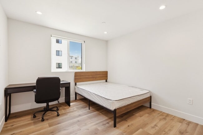 Building Photo - 3437 S Catalina St