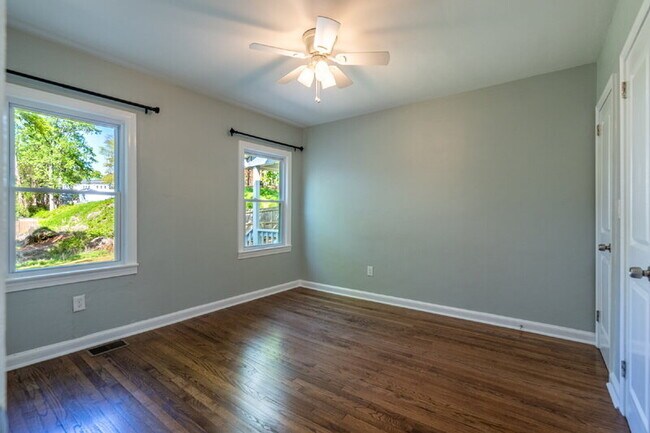 Building Photo - 3265 N Fulton Ave