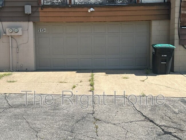 Building Photo - 5134 N 105th St