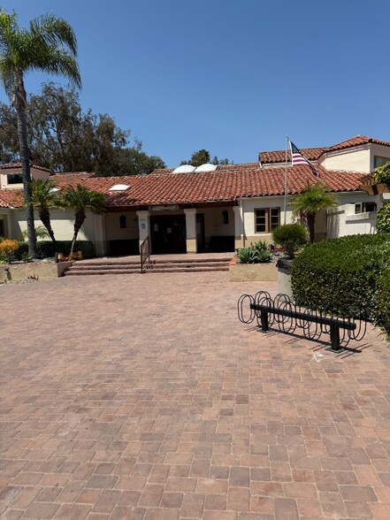 Building Photo - 16430 Avenida Venusto