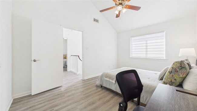 Building Photo - 1211 Jackson Blvd