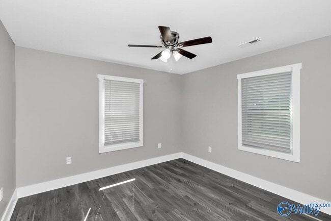 Building Photo - 908 Fairway Dr NW