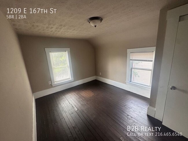Building Photo - 1209 E 167th St
