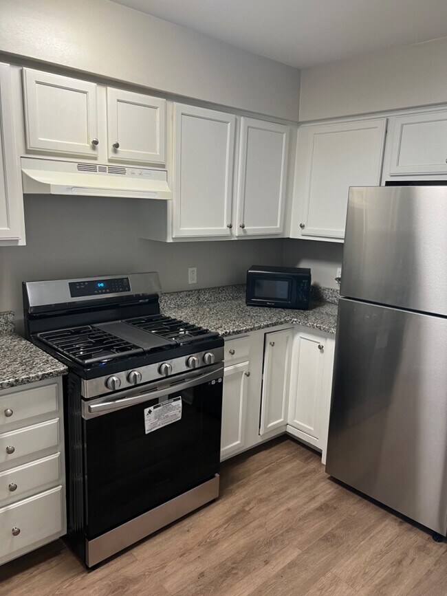 Building Photo - 72 Boyd St