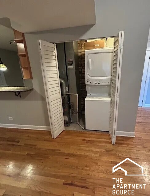 Building Photo - 2340 W Granville Ave