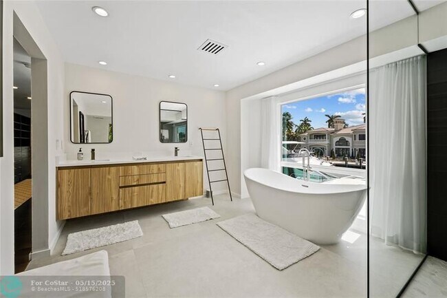 Building Photo - 325 Seven Isles Dr