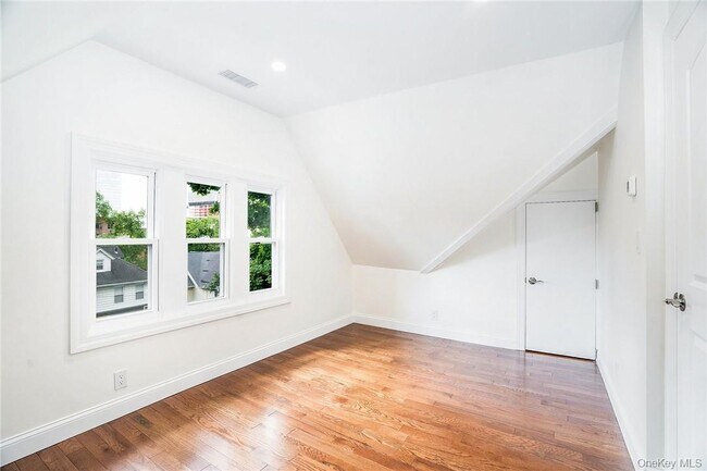 Building Photo - 49 Rockledge Ave