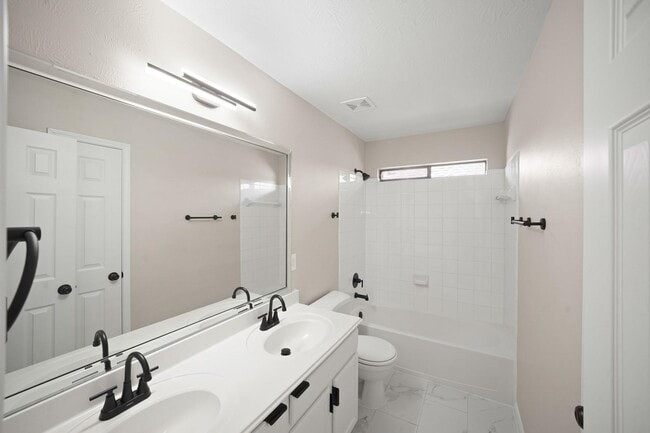 Building Photo - 714 Coggins Point Way