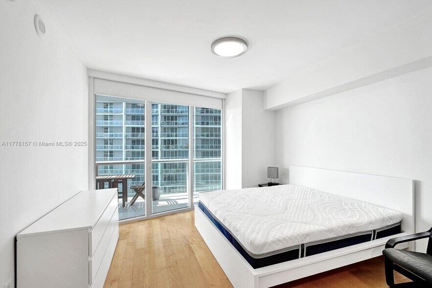 Building Photo - 475 Brickell Ave