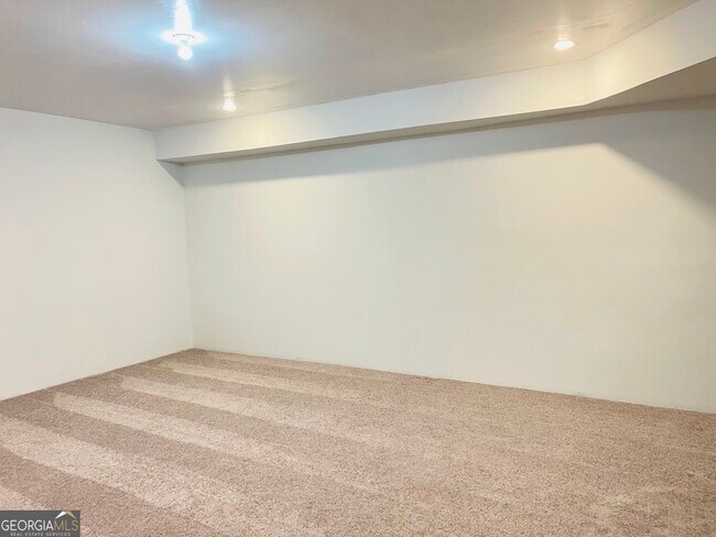 Building Photo - 4433 Fairecroft Terrace