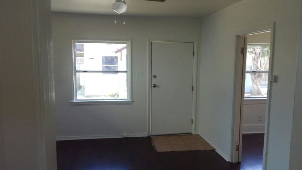 Building Photo - 1271 N Berendo St