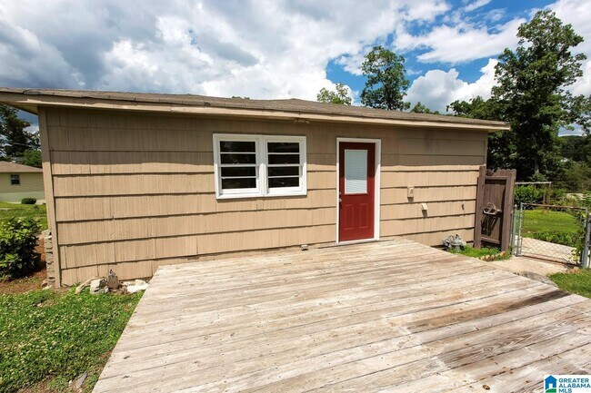 Building Photo - 901 28th Ave NE