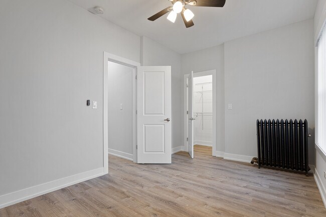 Building Photo - 6956 N Wolcott Ave