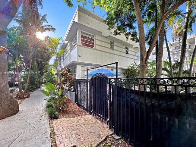 Building Photo - 901 Euclid Ave