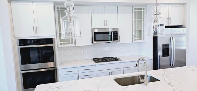 Building Photo - 2550 Hopton Ln