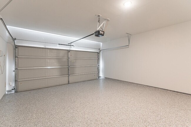 Building Photo - 10627 Whitejacket