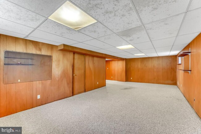 Building Photo - 915 Springhaven Rd