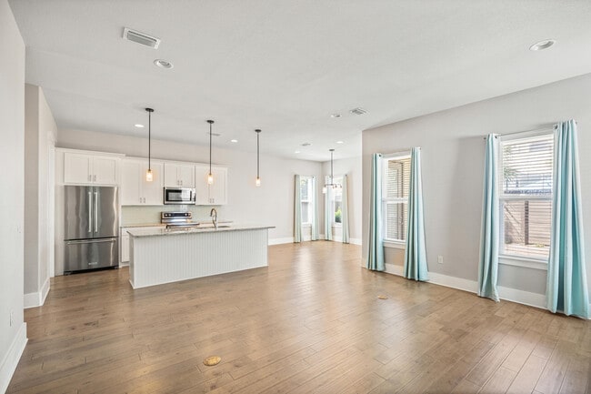 Building Photo - 56 Penelope St