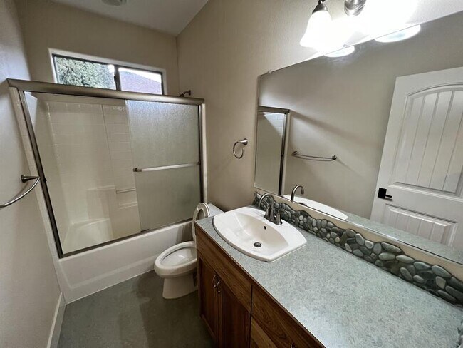 Building Photo - 2360 NW 19th St